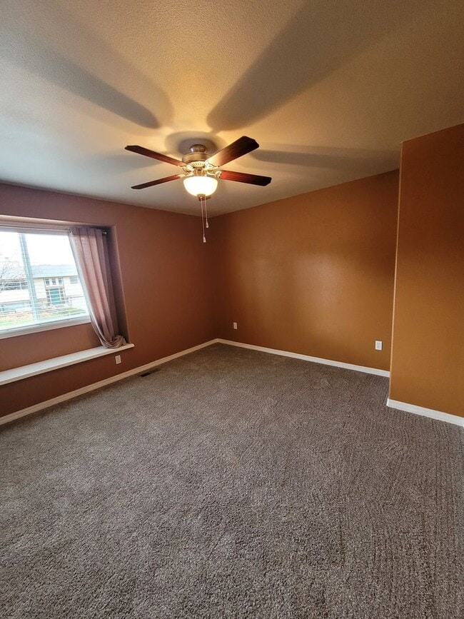 Building Photo - Well Maintained Family Home in Clarkston Heights