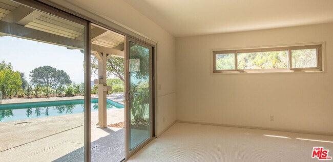 Building Photo - 1365 N Wetherly Dr