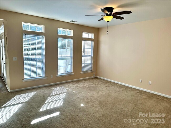 Building Photo - 7946 Mariners Pointe Cir