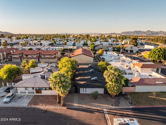 Building Photo - 7832 E Heatherbrae Ave