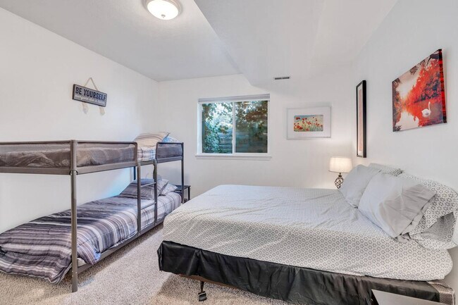 Building Photo - 12067 Lampton View Dr