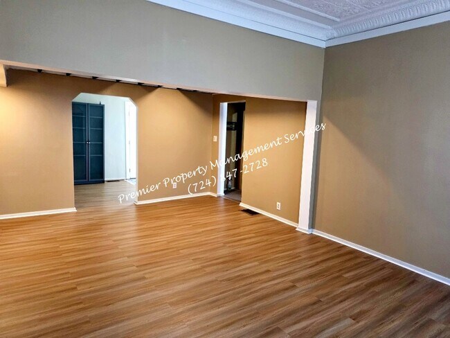 Building Photo - 916 3rd Ave