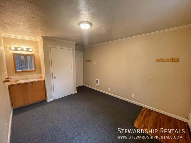 Building Photo - 1827 Harris St