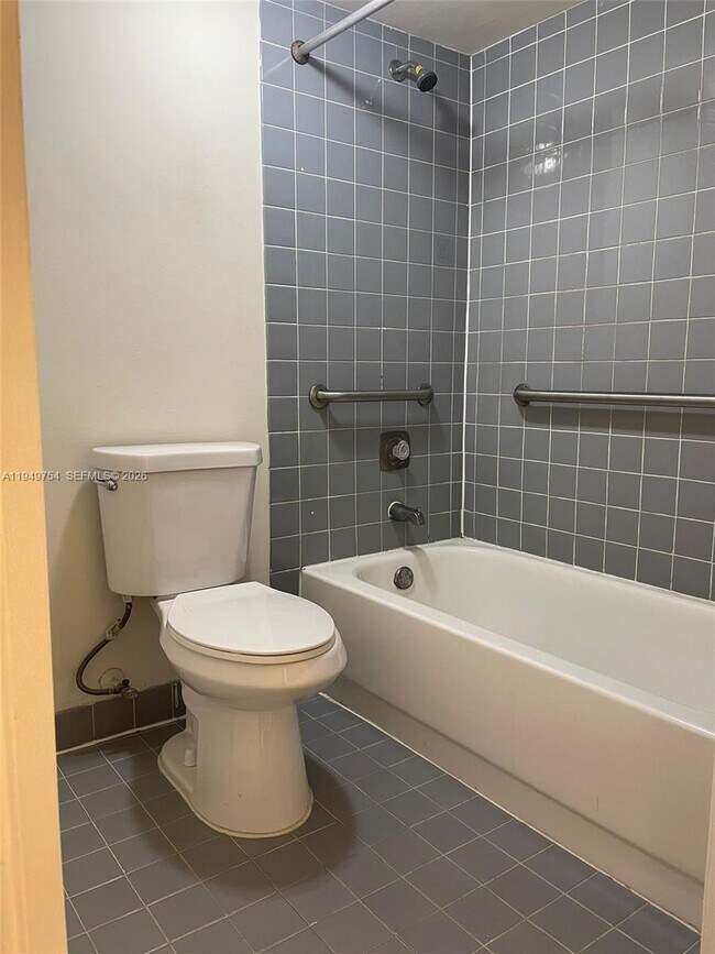 Building Photo - 9688 Fontainebleau Blvd