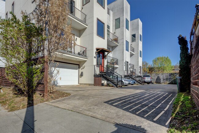 Building Photo - 1124 W Dallas St