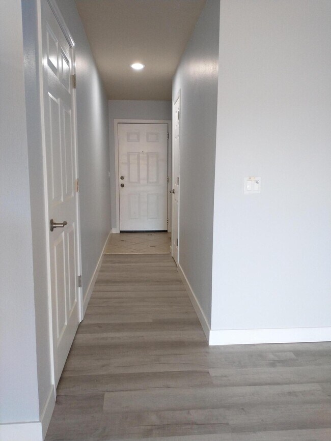 Building Photo - 477 Avondale Dr