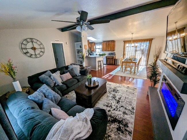 Building Photo - 120 E Camille Dr