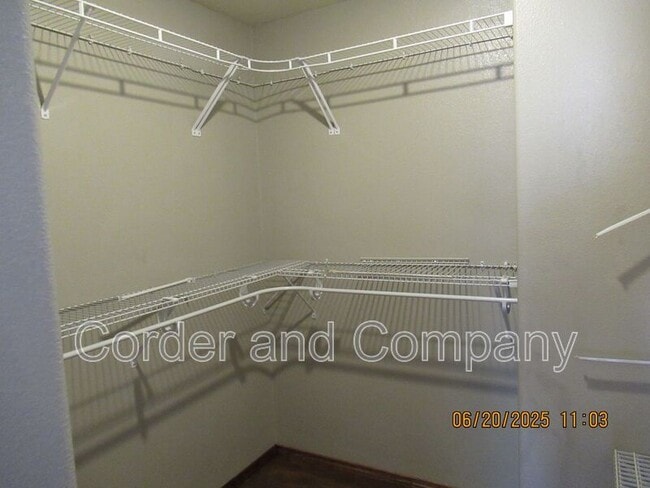 Building Photo - 819 Tumulus Dr NW