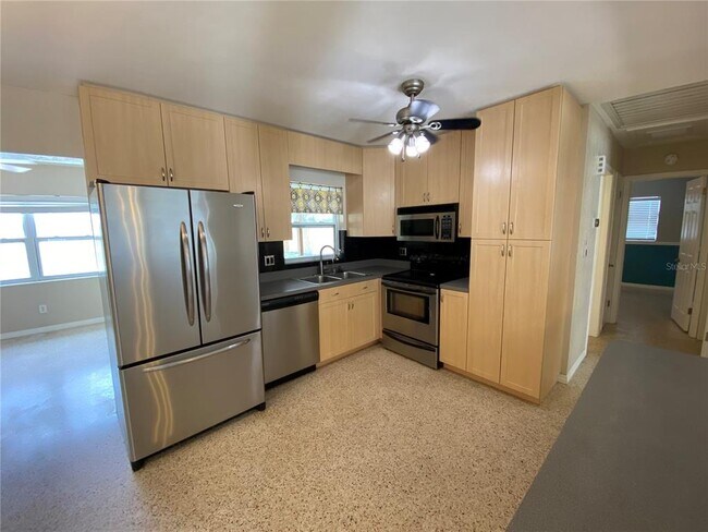 Building Photo - 4377 32nd Terrace N