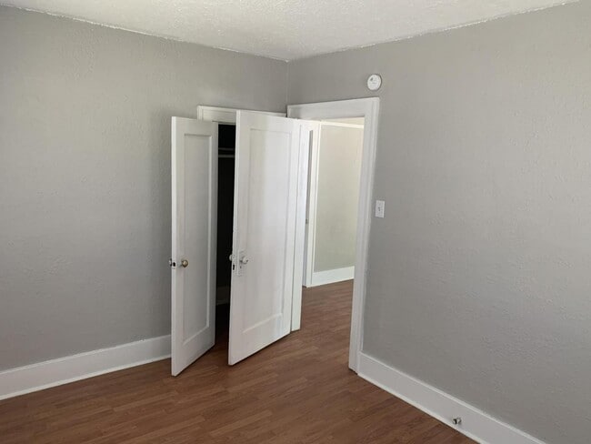 Building Photo - 201 S Lowry St