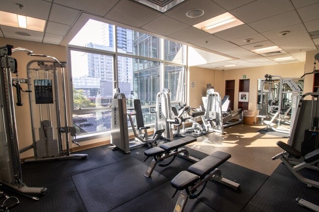 Building Photo - 1bd/1.5ba Bellevue Condo