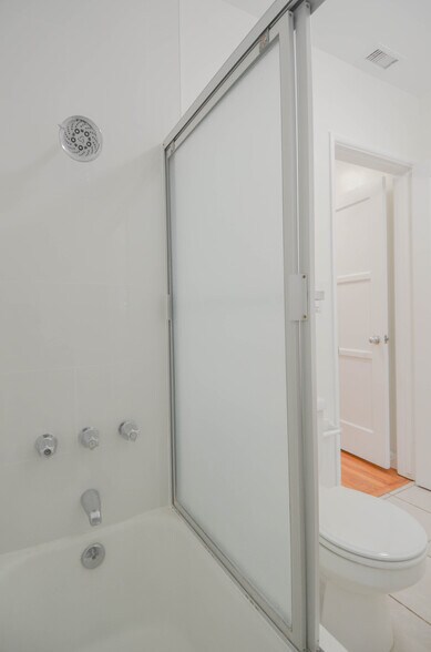 Building Photo - 3246 Barham Blvd