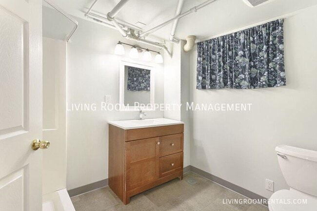 Building Photo - 7034 N Wilbur Ave