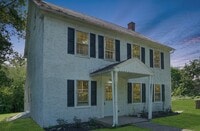 Building Photo - Beautifully Renovated 4 Bed / 1.5 Bath - S...