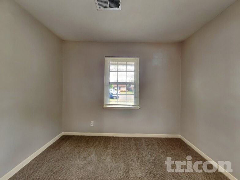 Building Photo - 2706 Dewberry Ln