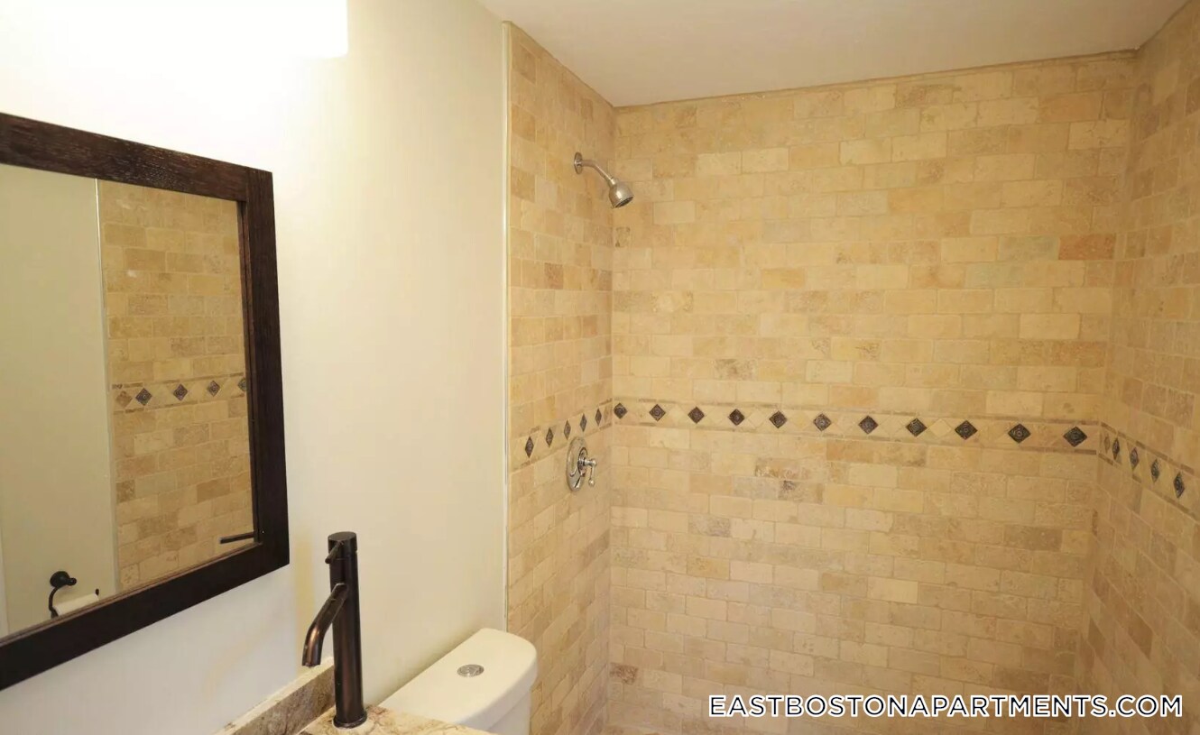 Building Photo - 130 Brooks St