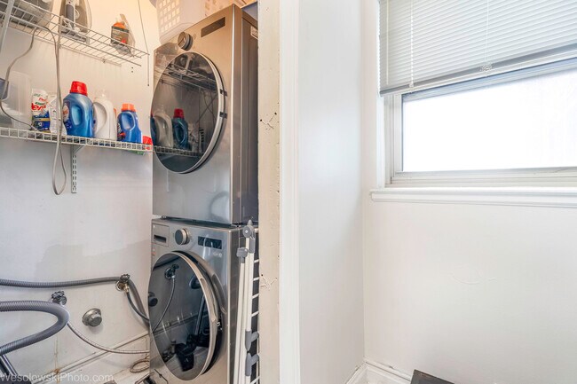 Building Photo - 5000 S Cornell Ave