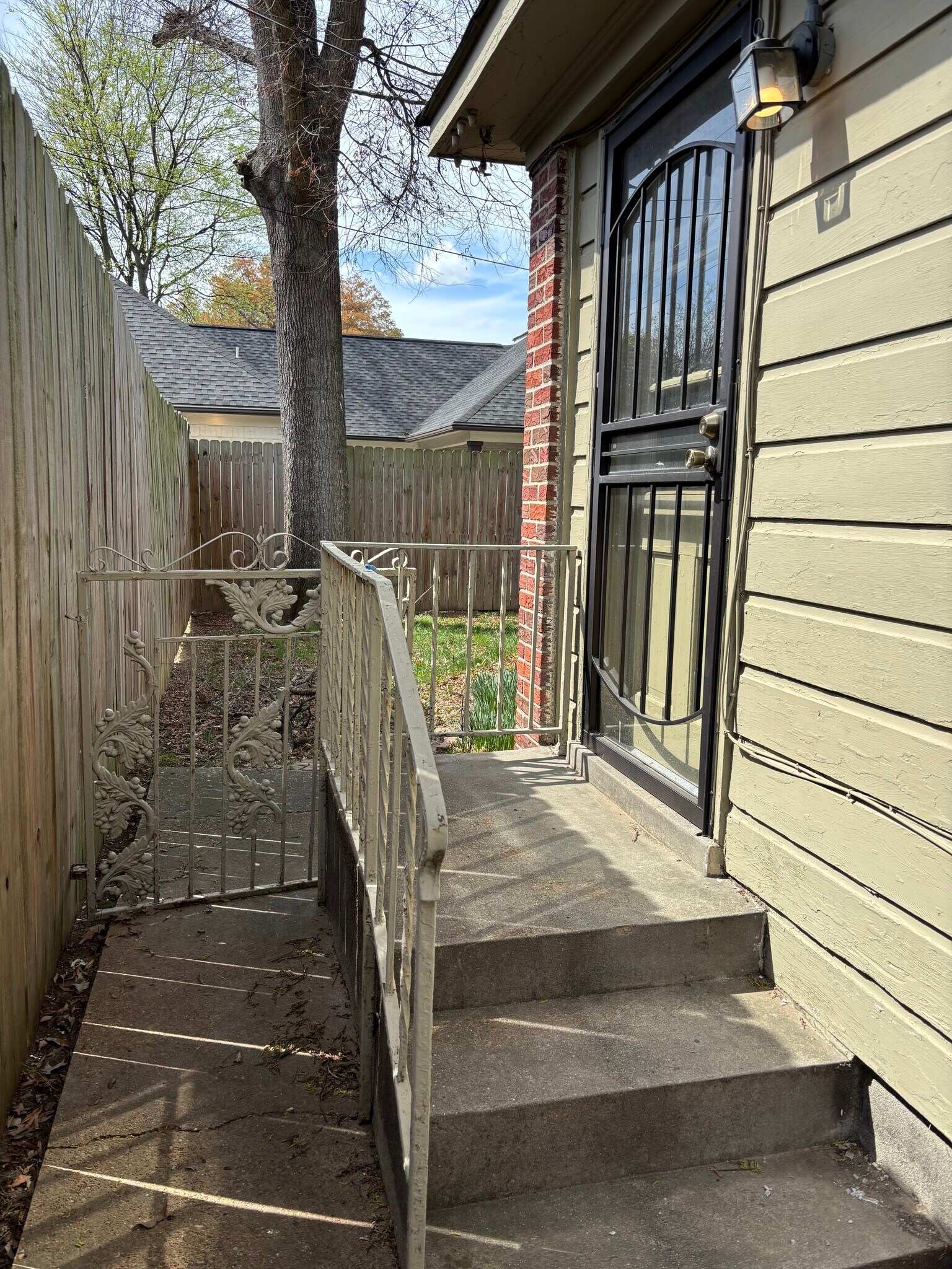 Building Photo - 3659 Highland Park Pl