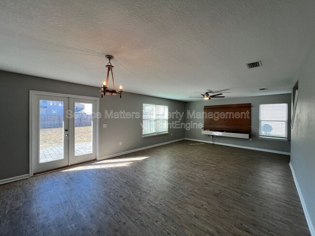 Building Photo - 5881 Old Plantation Court