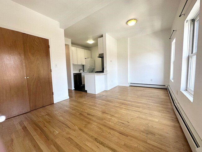 Primary Photo - 213 8th St