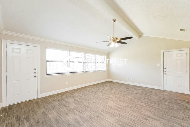 Building Photo - 3 Bedroom Pet-Friendly Home in Mesquite, TX with Main Street Renewal