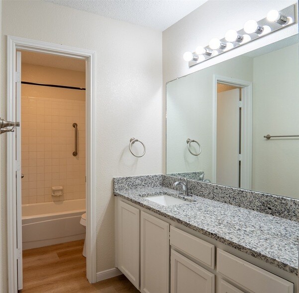 Building Photo - 6616 Parkview Ln