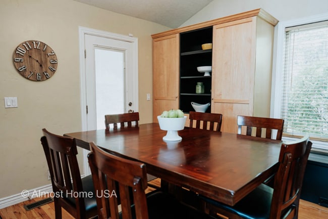 Building Photo - 9722 Buttonwood Cir