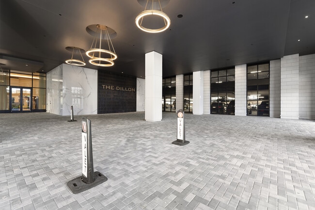 Building Photo - 2425 Peachtree Rd NE