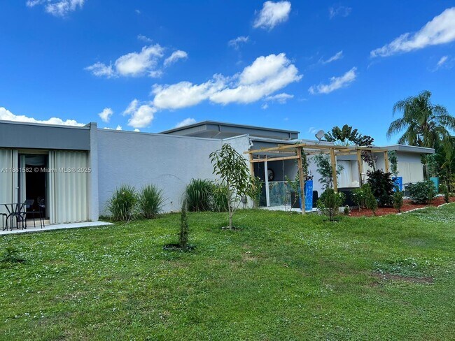 Building Photo - 3210 Medinah Cir E