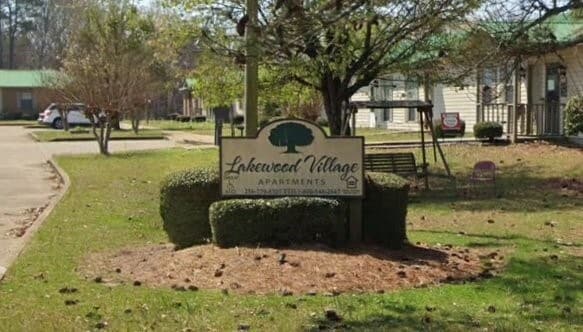 Building Photo - 4350 Lakewood Ct