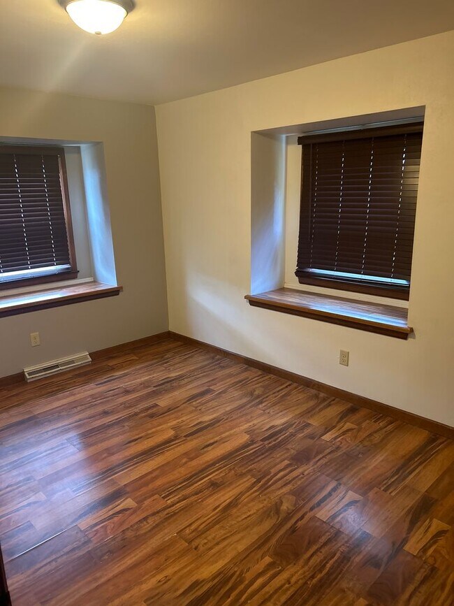 Building Photo - 717 Fairwood Dr