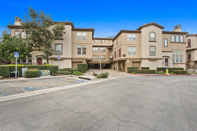 Building Photo - Lake Front Condo in Rancho Santa Margarita