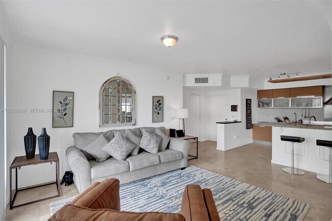 Building Photo - 17100 N Bay Rd