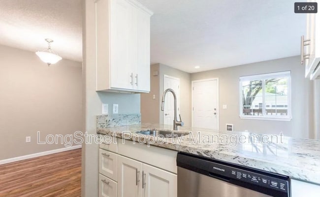 Building Photo - 13027 NE Prescott Dr