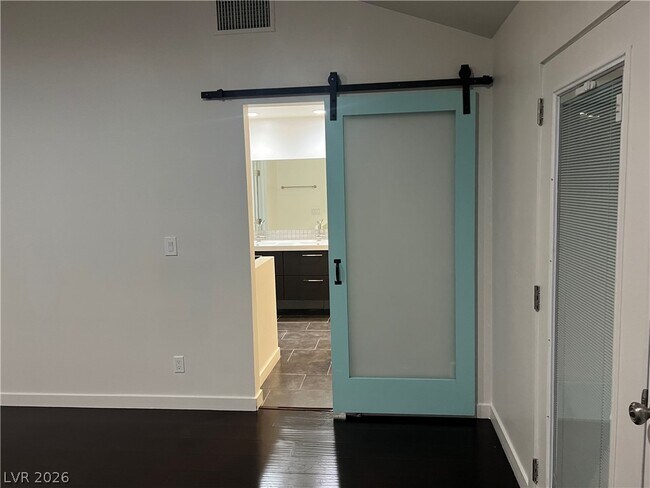 Building Photo - 811 E Oakey Blvd