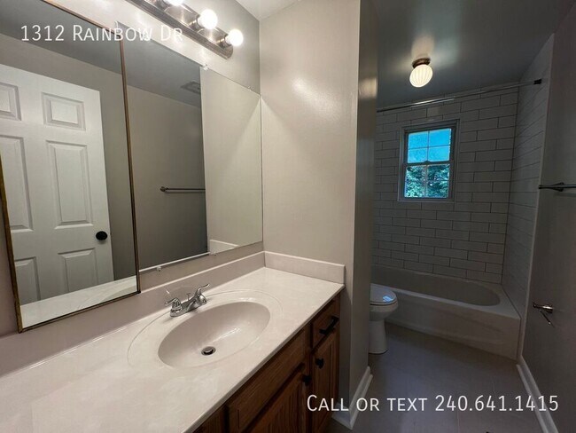 Building Photo - 1312 Rainbow Dr