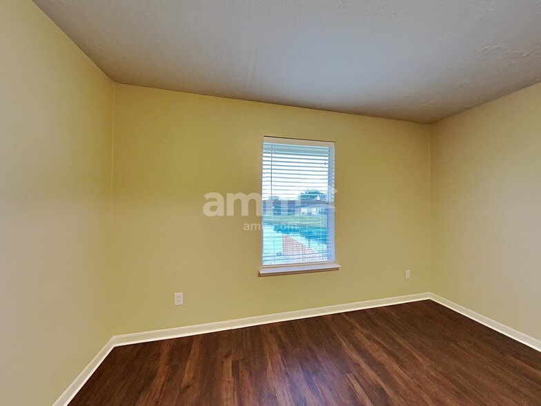 Building Photo - 4135 President's Dr W