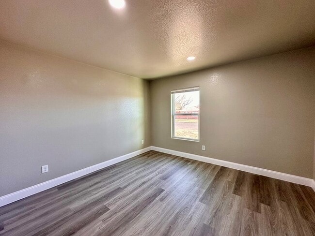 Building Photo - 1012 W 26th St