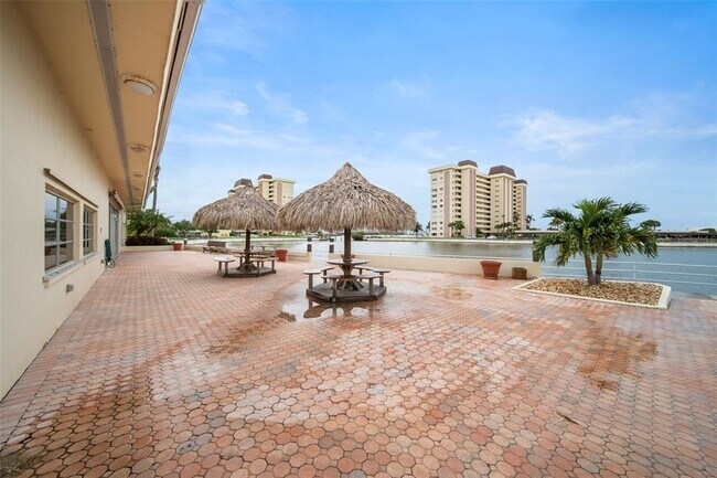 Building Photo - 4725 Cove Cir