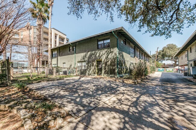 Building Photo - 1 BEDROOM BOUTIQUE APARTMENT