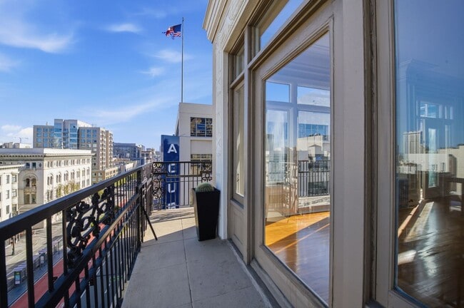 Building Photo - 1405 Van Ness Ave