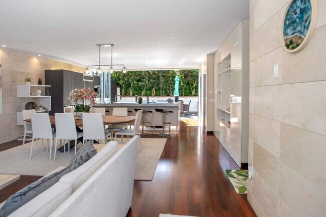 Building Photo - Experience La Jolla Living: Contemporary 3...