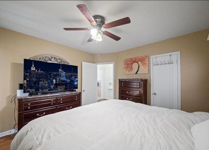 Bedroom 1 - 18 Woodward Heights Blvd