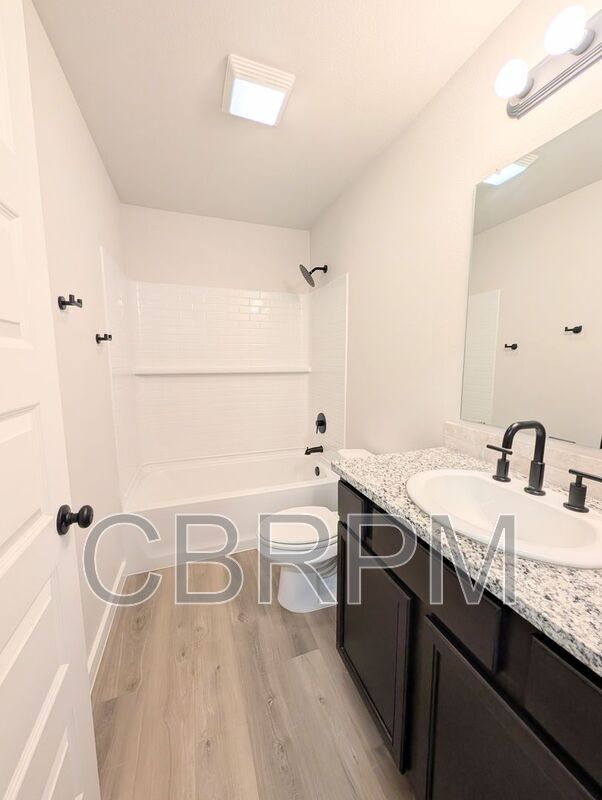 Building Photo - 3220 Cottonwood Ave