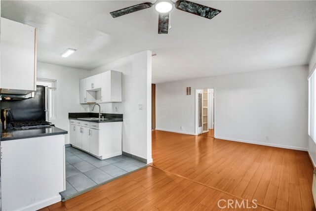 Building Photo - 6643 De Longpre Ave