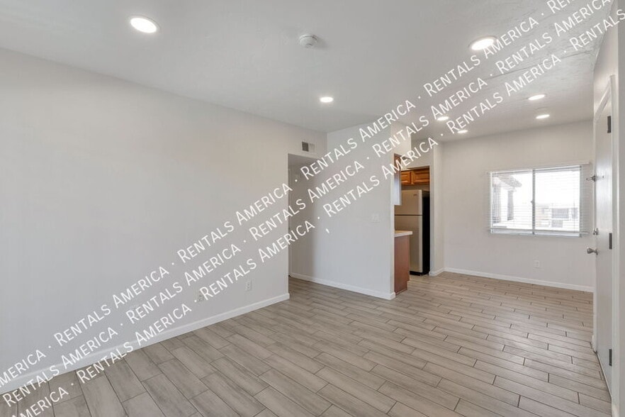 Building Photo - 1810 E Blacklidge Dr