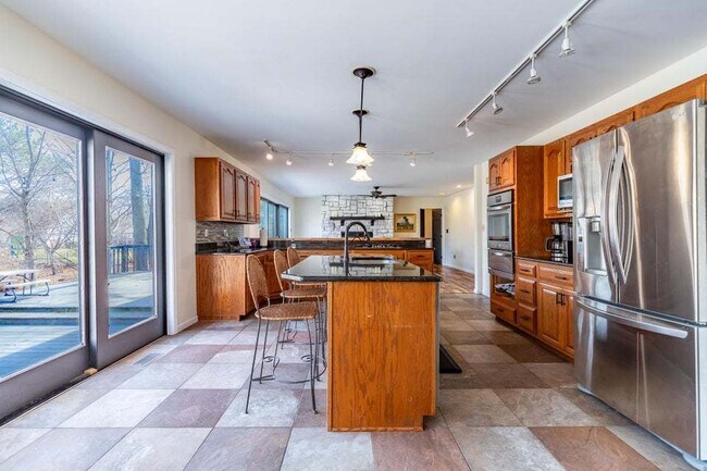 Building Photo - 9885 Belmont Ct