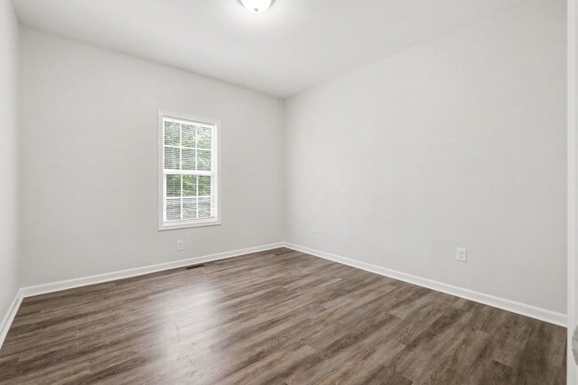 Building Photo - 324 N Milford Dr