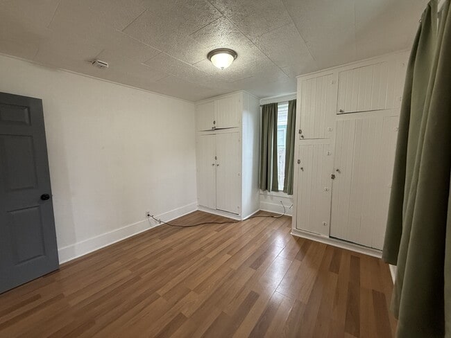 Building Photo - 1321 SE Mill St