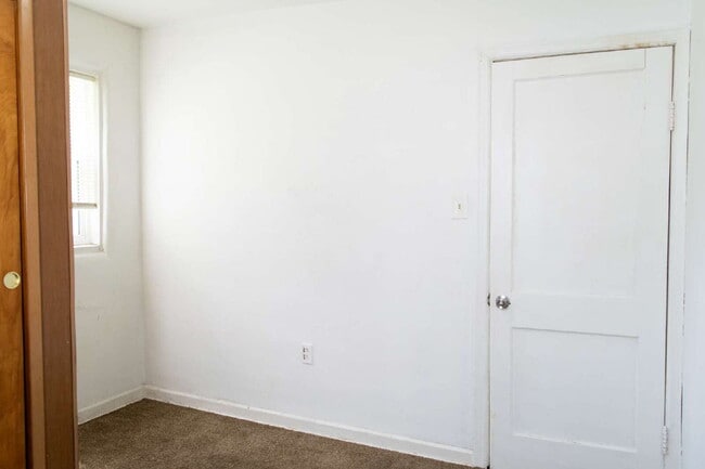 Building Photo - Affordable 2-Bedroom Home Near Downtown Xenia
